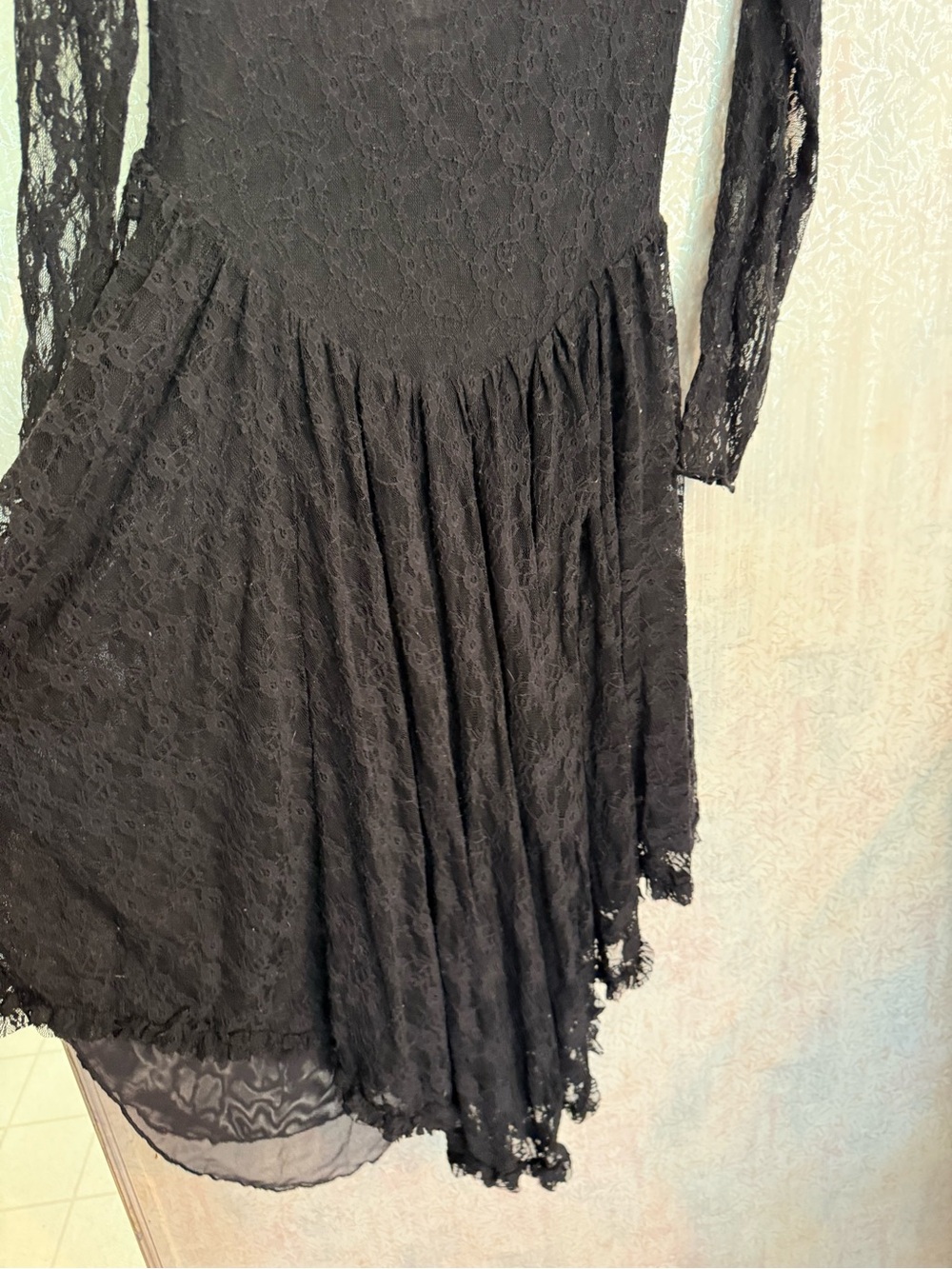 Kimchi Blue Black Lace Long-Sleeve Whimsygoth Handkerchief Hem Dress, Sz Med - Picture 3 of 9